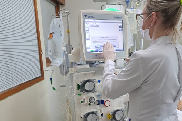 Tecnologia revoluciona o tratamento renal de pacientes críticos do Hospital Regina