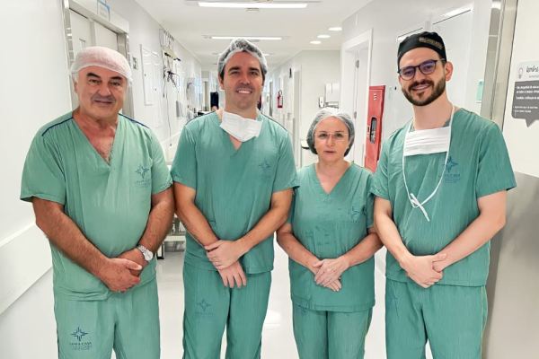 Santa Casa de Porto Alegre realiza primeira cirurgia de transposição uterina do RS