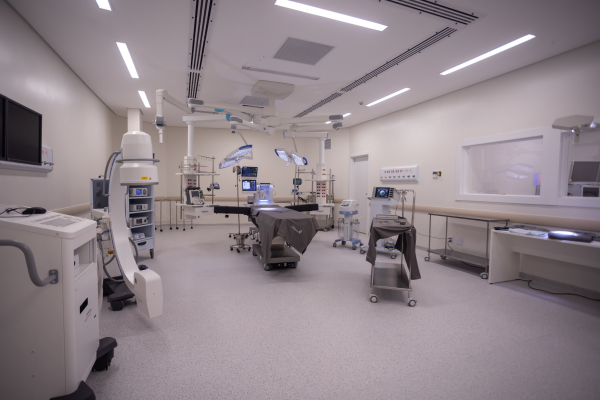 Cirurgia inovadora de safena e varizes sem cortes é realizada no Hospital Monporto