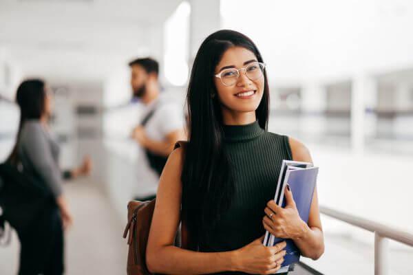 Crédito estudantil cooperativo atrai estudantes em meio à alta dos juros