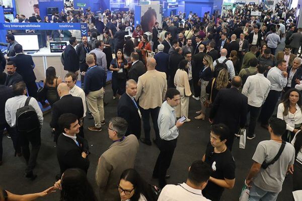 Do hospital ao home care, expositores da 30ª Hospitalar apresentam o uso da tecnologia no cuidado com o paciente