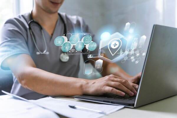 TOTVS lança solução para gestão de consultórios na Hospitalar 2025