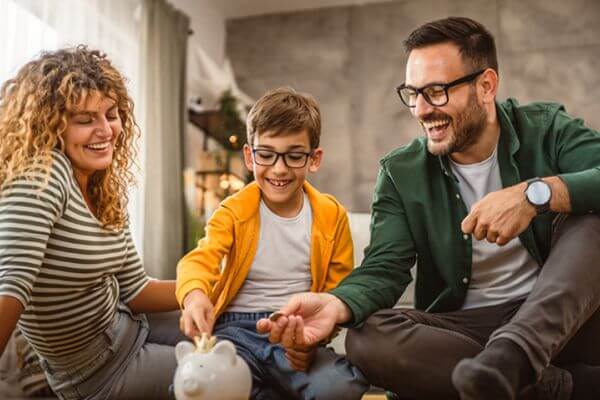 Unicred lança materiais educativos e palestras em suas singulares para capacitar crianças e adolescentes na tomada de decisões financeiras conscientes-1