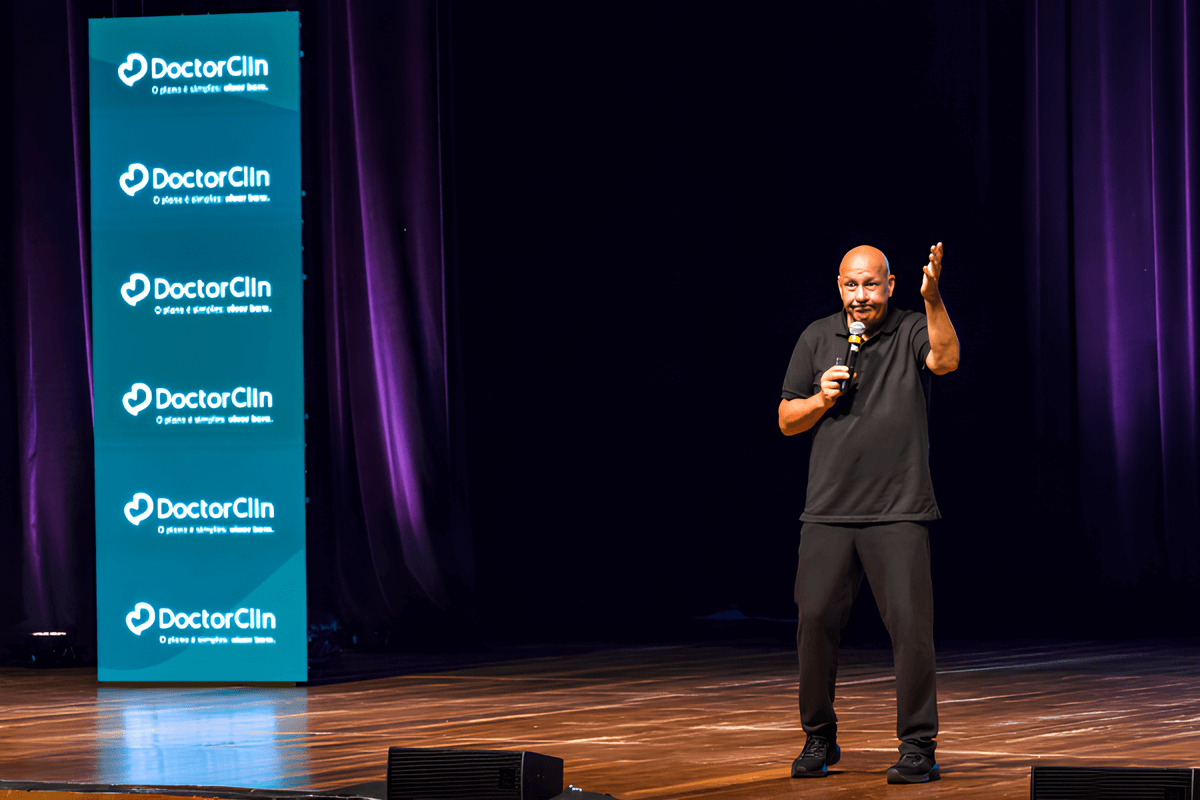 Choque de gerações no trabalho foi tema central em palestra de Dado Schneider (1)