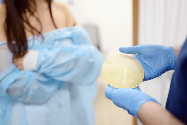 Câncer raro associado a implante de silicone tem primeiro caso no Brasil