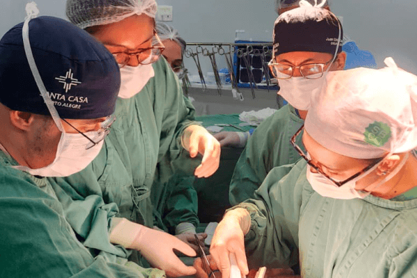 Cirurgia inovadora preserva aparelho digestivo em cirurgia de câncer gástrico na Santa Casa