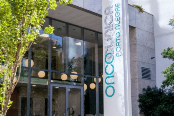 Outubro Rosa mulheres jovens também devem ficar atentas ao câncer de mama