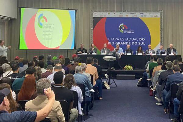 FEHOSUL participa da etapa estadual da II Conferência Nacional do Trabalho, em Porto Alegre