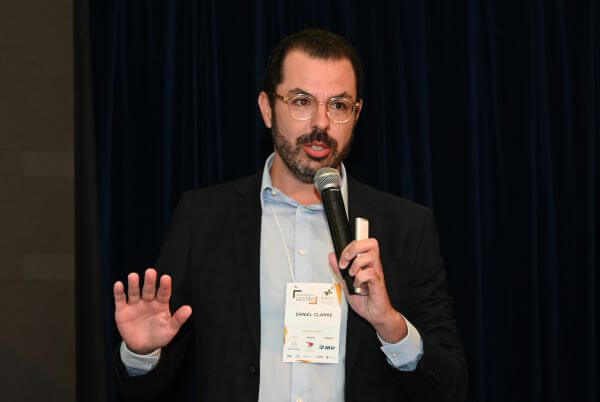 daniel clarke reforma tributaria hospital