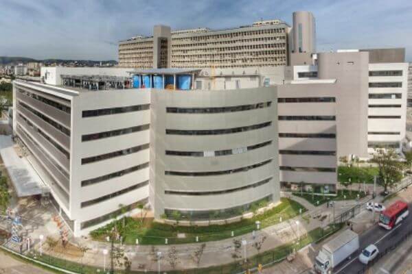 HCPA abre processos seletivos com salário de até R$ 12 mil