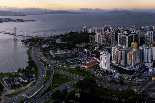 Prefeitura de Florianópolis anuncia edital com salário de até R$ 21 mil