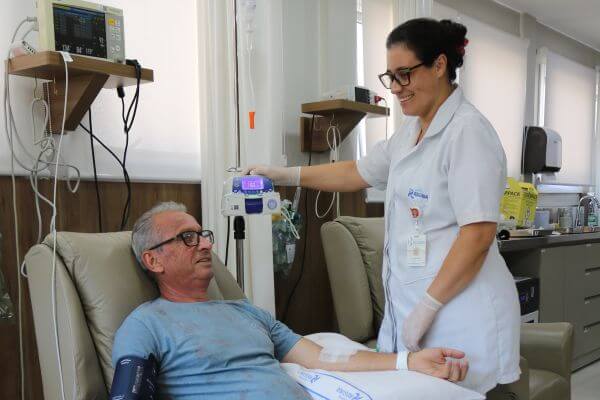 Terapia Imunobiológica é opção efetiva para pacientes que não respondem a medicamentos orais e possuem doenças crônicas ou autoimunes