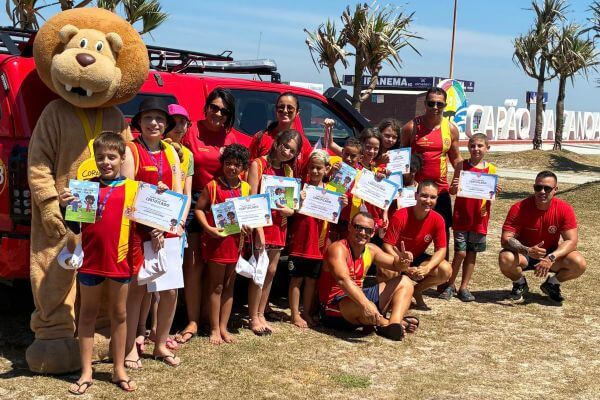 Instituto do Câncer Infantil leva pacientes para visitarem a praia em Capão da Canoa