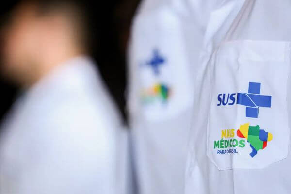 Prazo para aderir ou renovar adesão ao Mais Médicos vai até o dia 13 de março