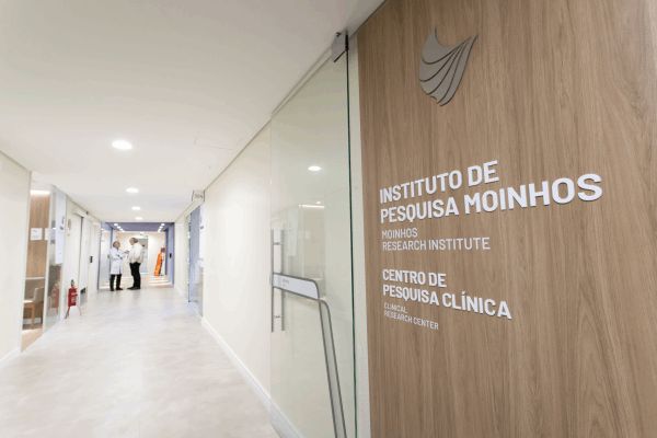 Hospital Moinhos recruta voluntários para estudo clínico de vacina contra a dengue em adultos e idosos
