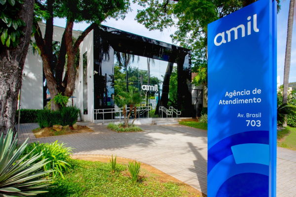 AMIL Bain e Advent avançam para assumir 100% da operadora