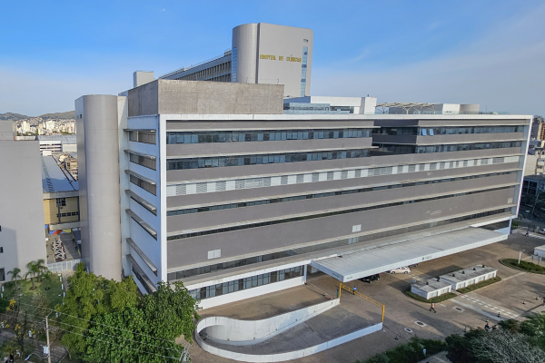 HOSPITAL DE CLÍNICAS DE PORTO ALEGRE abre seleção para oito cargos de níveis médio e superior